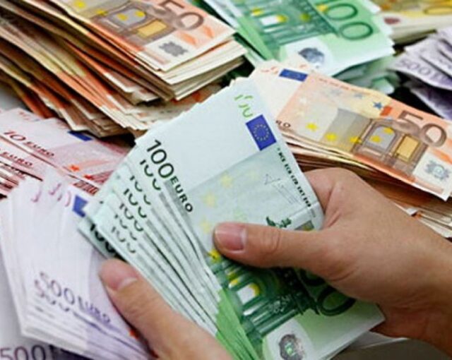 Заплата един път: 2923 българи са се подписвали за над 100 000 лв. месечно 2026