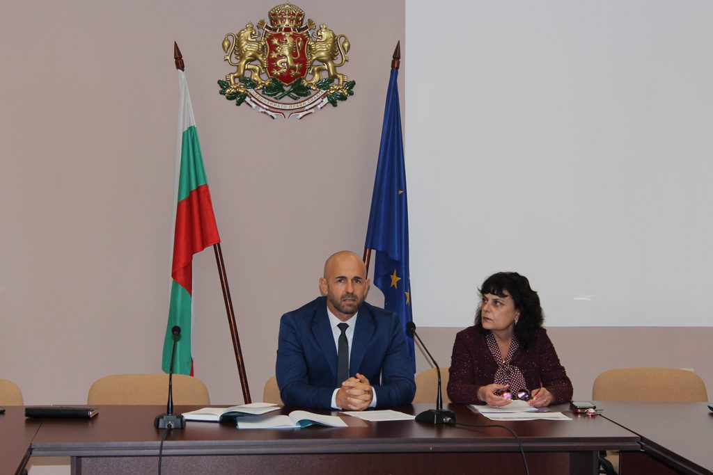 Център в хасково 2026 3346 2026 новините от българия областният координационен център в хасково проведе редовно заседание за изпълнение на механизма за съвместна... 2026 българия новините balgarianovinite. Com 2026-10-13 13:16:56 център в хасково 2026 информационна агенция за разследваща журналистика и разследващ репортаж бургас, българия