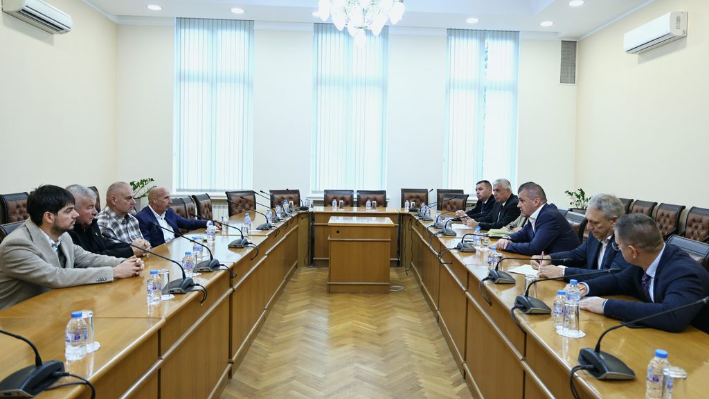 Бъдат обработвани около 2026 3574 2026 новините от българия целта е да могат да бъдат обработвани около 1000 камиона на денонощие възможностите за намаляване на... 2026 българия новините balgarianovinite. Com 2026-10-16 14:40:33 бъдат обработвани около 2026 информационна агенция за разследваща журналистика и разследващ репортаж бургас, българия
