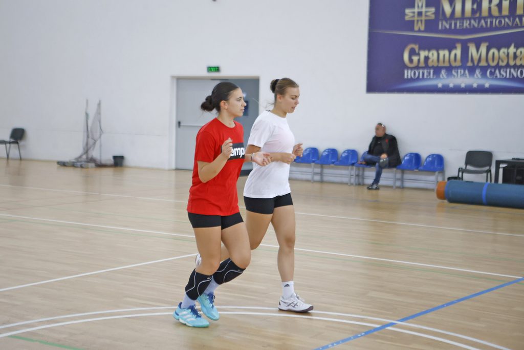 Спортната зала 2026 954 2026 новините от българия хандбалистките на свиленград провеждат традиционния тридневен предсезонен лагер в спортната зала на града. Под... 2026 българия новините balgarianovinite. Com 2026-10-03 18:33:18 спортната зала 2026 информационна агенция за разследваща журналистика и разследващ репортаж бургас, българия