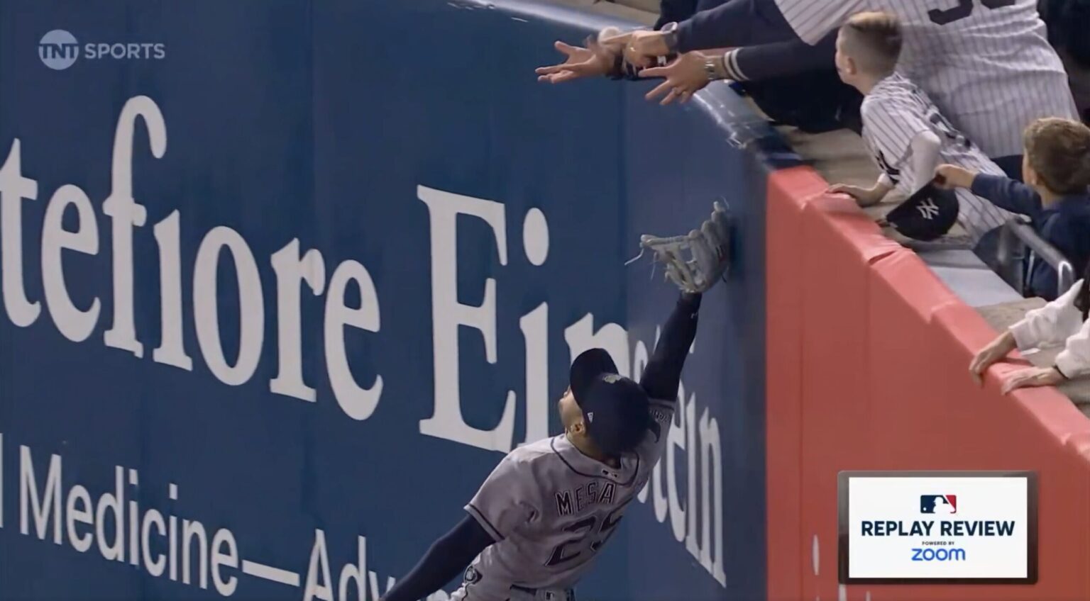 Déjà Vu All Over Again: Fan Incident at Yankees Playoff Game Sparks Comparisons to Infamous Jeffrey Maier Debacle 30 Years Ago 2026