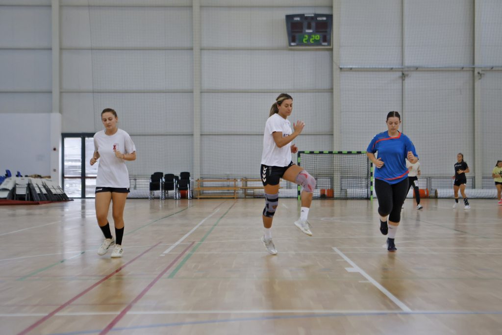 Sport amazonkite yuga tridneven predsezonen lager sv 20 2026 новините от българия хандбалистките на свиленград провеждат традиционния тридневен предсезонен лагер в спортната зала на града. Под... Амазонките от юга са на тридневен предсезонен лагер в свиленград 2026 българия новините balgarianovinite. Com 2026-10-03 18:41:18 sport амазонките от юга са на тридневен предсезонен лагер в свиленград 2026 информационна агенция за разследваща журналистика и разследващ репортаж бургас, българия