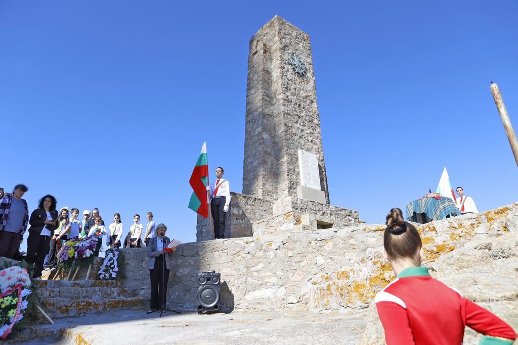 Bg novini blagodarstven moleben znamena poklon pred gero 22 2026 новините от българия с благодарствен молебен и поклонение пред паметта на героите свиленград чества своя празник – 5 октомври. Жители... С благодарствен молебен, знамена и поклон пред героите свиленград отбеляза своя празник 2026 българия новините balgarianovinite. Com 2026-10-05 13:11:58 bg novini с благодарствен молебен, знамена и поклон пред героите свиленград отбеляза своя празник 2026 информационна агенция за разследваща журналистика и разследващ репортаж бургас, българия