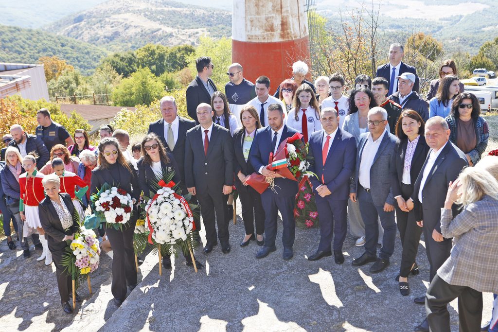 Bg novini blagodarstven moleben znamena poklon pred gero 23 2026 новините от българия с благодарствен молебен и поклонение пред паметта на героите свиленград чества своя празник – 5 октомври. Жители... С благодарствен молебен, знамена и поклон пред героите свиленград отбеляза своя празник 2026 българия новините balgarianovinite. Com 2026-10-05 13:11:58 bg novini с благодарствен молебен, знамена и поклон пред героите свиленград отбеляза своя празник 2026 информационна агенция за разследваща журналистика и разследващ репортаж бургас, българия