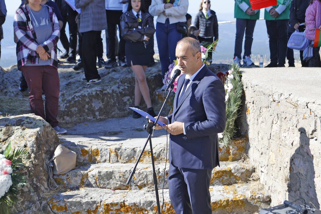 Bg novini blagodarstven moleben znamena poklon pred gero 26 2026 новините от българия с благодарствен молебен и поклонение пред паметта на героите свиленград чества своя празник – 5 октомври. Жители... С благодарствен молебен, знамена и поклон пред героите свиленград отбеляза своя празник 2026 българия новините balgarianovinite. Com 2026-10-05 13:11:58 bg novini с благодарствен молебен, знамена и поклон пред героите свиленград отбеляза своя празник 2026 информационна агенция за разследваща журналистика и разследващ репортаж бургас, българия