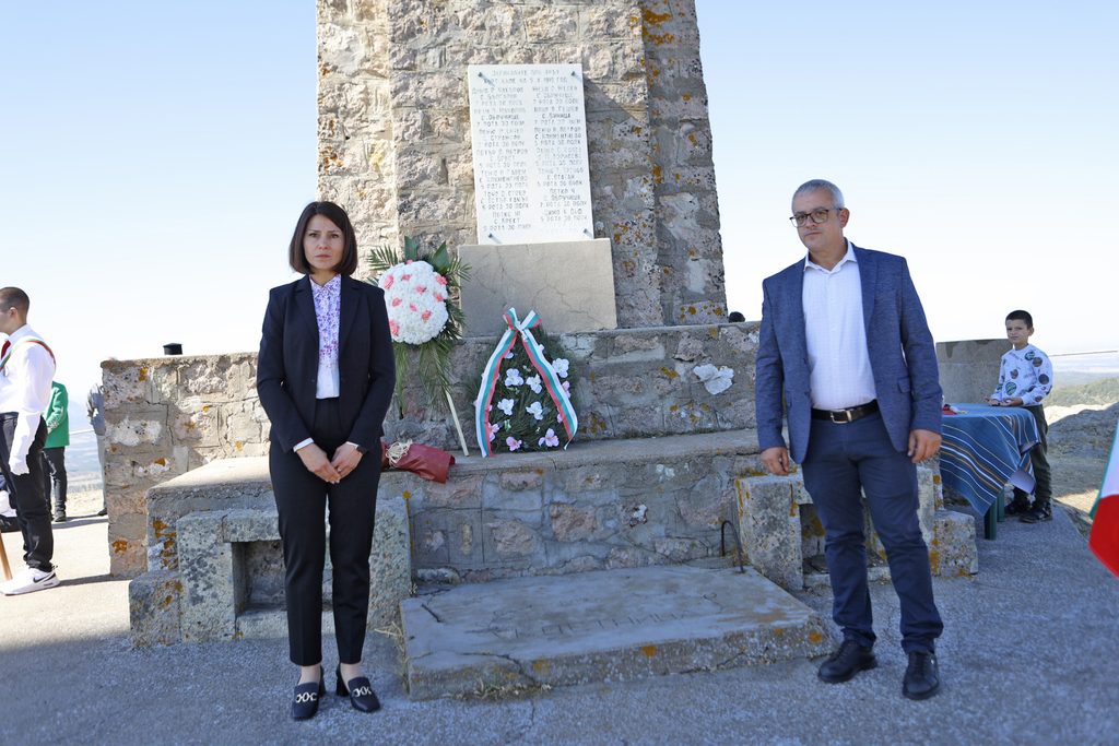 Bg novini blagodarstven moleben znamena poklon pred gero 31 2026 новините от българия с благодарствен молебен и поклонение пред паметта на героите свиленград чества своя празник – 5 октомври. Жители... С благодарствен молебен, знамена и поклон пред героите свиленград отбеляза своя празник 2026 българия новините balgarianovinite. Com 2026-10-05 13:11:58 bg novini с благодарствен молебен, знамена и поклон пред героите свиленград отбеляза своя празник 2026 информационна агенция за разследваща журналистика и разследващ репортаж бургас, българия