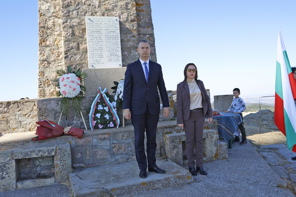 Bg novini blagodarstven moleben znamena poklon pred gero 32 2026 новините от българия с благодарствен молебен и поклонение пред паметта на героите свиленград чества своя празник – 5 октомври. Жители... С благодарствен молебен, знамена и поклон пред героите свиленград отбеляза своя празник 2026 българия новините balgarianovinite. Com 2026-10-05 13:11:58 bg novini с благодарствен молебен, знамена и поклон пред героите свиленград отбеляза своя празник 2026 информационна агенция за разследваща журналистика и разследващ репортаж бургас, българия