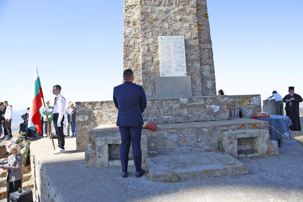 Bg novini blagodarstven moleben znamena poklon pred gero 34 2026 новините от българия с благодарствен молебен и поклонение пред паметта на героите свиленград чества своя празник – 5 октомври. Жители... С благодарствен молебен, знамена и поклон пред героите свиленград отбеляза своя празник 2026 българия новините balgarianovinite. Com 2026-10-05 13:11:58 bg novini с благодарствен молебен, знамена и поклон пред героите свиленград отбеляза своя празник 2026 информационна агенция за разследваща журналистика и разследващ репортаж бургас, българия