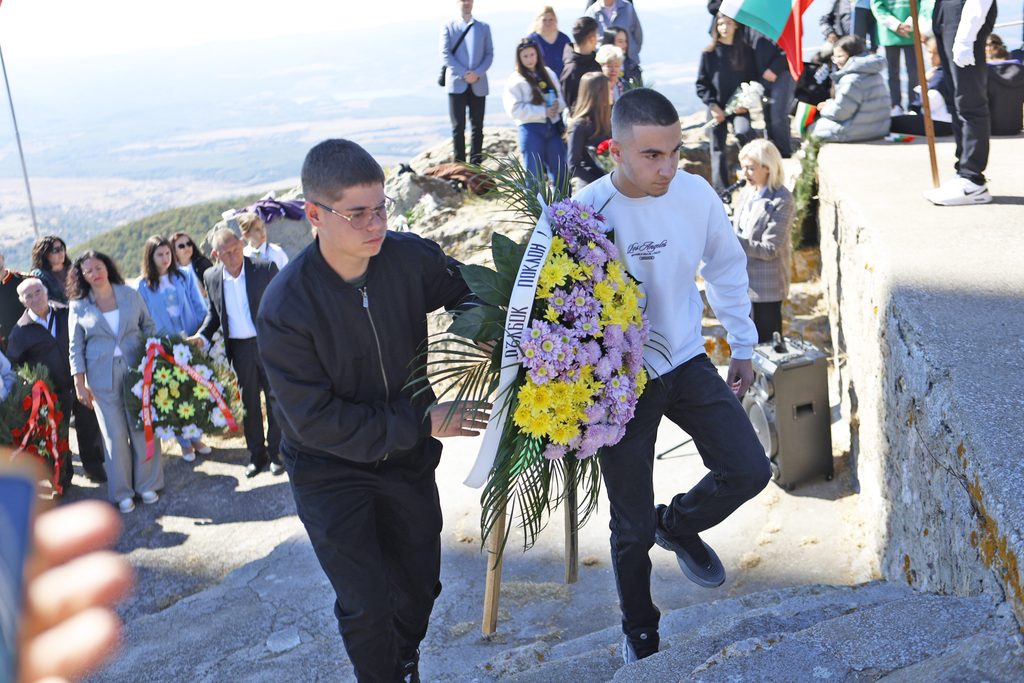 Bg novini blagodarstven moleben znamena poklon pred gero 35 2026 новините от българия с благодарствен молебен и поклонение пред паметта на героите свиленград чества своя празник – 5 октомври. Жители... С благодарствен молебен, знамена и поклон пред героите свиленград отбеляза своя празник 2026 българия новините balgarianovinite. Com 2026-10-05 13:11:58 bg novini с благодарствен молебен, знамена и поклон пред героите свиленград отбеляза своя празник 2026 информационна агенция за разследваща журналистика и разследващ репортаж бургас, българия