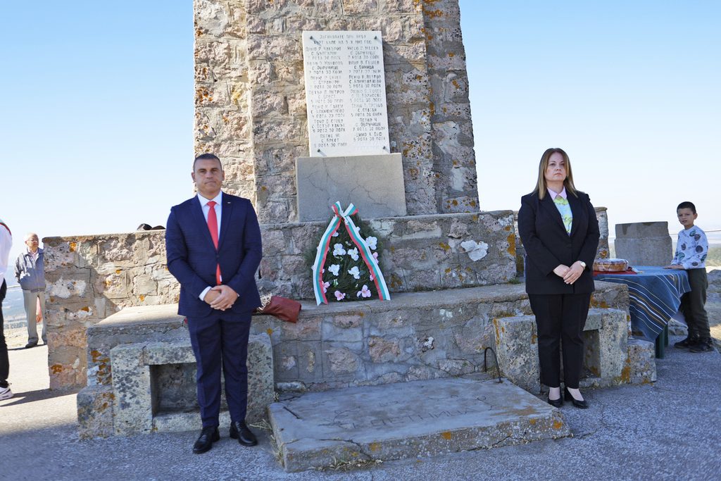 Bg novini blagodarstven moleben znamena poklon pred gero 36 2026 новините от българия с благодарствен молебен и поклонение пред паметта на героите свиленград чества своя празник – 5 октомври. Жители... С благодарствен молебен, знамена и поклон пред героите свиленград отбеляза своя празник 2026 българия новините balgarianovinite. Com 2026-10-05 13:11:58 bg novini с благодарствен молебен, знамена и поклон пред героите свиленград отбеляза своя празник 2026 информационна агенция за разследваща журналистика и разследващ репортаж бургас, българия