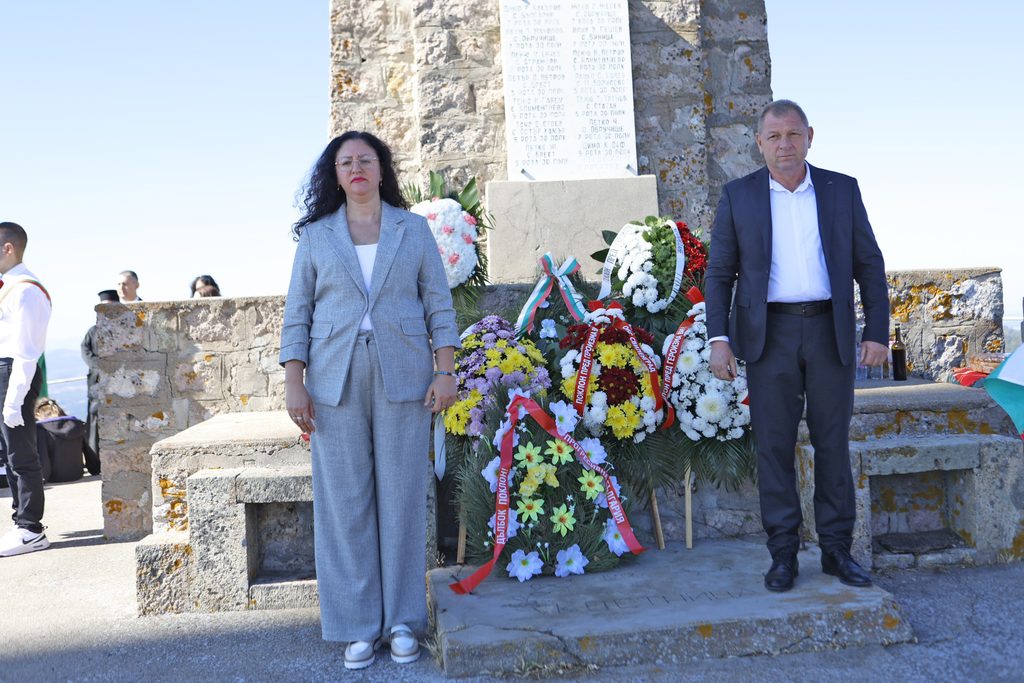 Bg novini blagodarstven moleben znamena poklon pred gero 37 2026 новините от българия с благодарствен молебен и поклонение пред паметта на героите свиленград чества своя празник – 5 октомври. Жители... С благодарствен молебен, знамена и поклон пред героите свиленград отбеляза своя празник 2026 българия новините balgarianovinite. Com 2026-10-05 13:11:58 bg novini с благодарствен молебен, знамена и поклон пред героите свиленград отбеляза своя празник 2026 информационна агенция за разследваща журналистика и разследващ репортаж бургас, българия