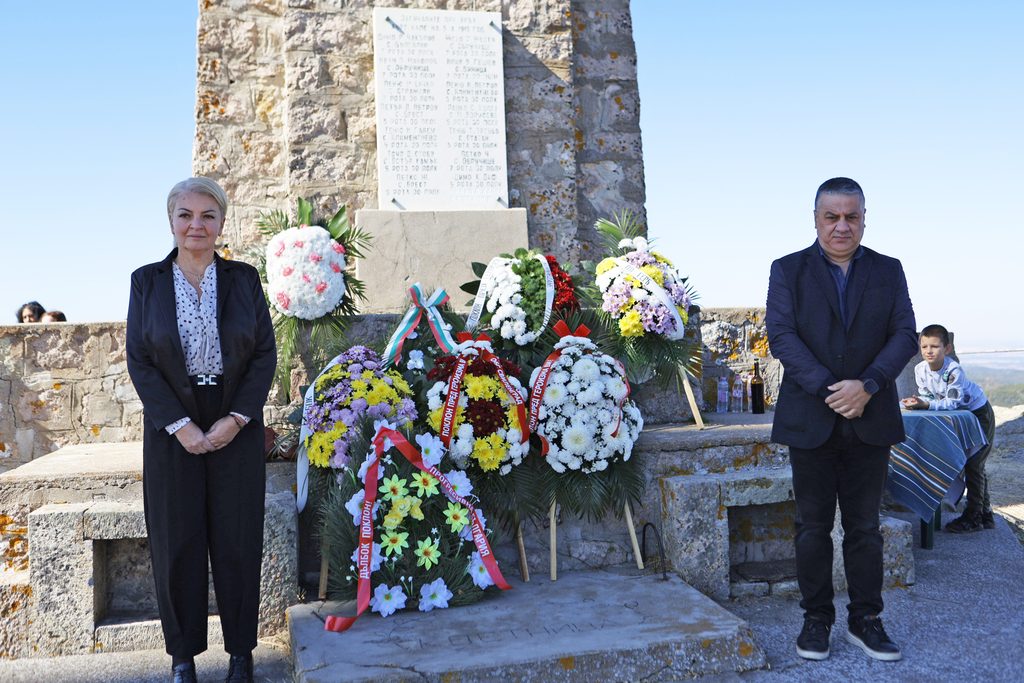 Bg novini blagodarstven moleben znamena poklon pred gero 38 2026 новините от българия с благодарствен молебен и поклонение пред паметта на героите свиленград чества своя празник – 5 октомври. Жители... С благодарствен молебен, знамена и поклон пред героите свиленград отбеляза своя празник 2026 българия новините balgarianovinite. Com 2026-10-05 13:11:58 bg novini с благодарствен молебен, знамена и поклон пред героите свиленград отбеляза своя празник 2026 информационна агенция за разследваща журналистика и разследващ репортаж бургас, българия