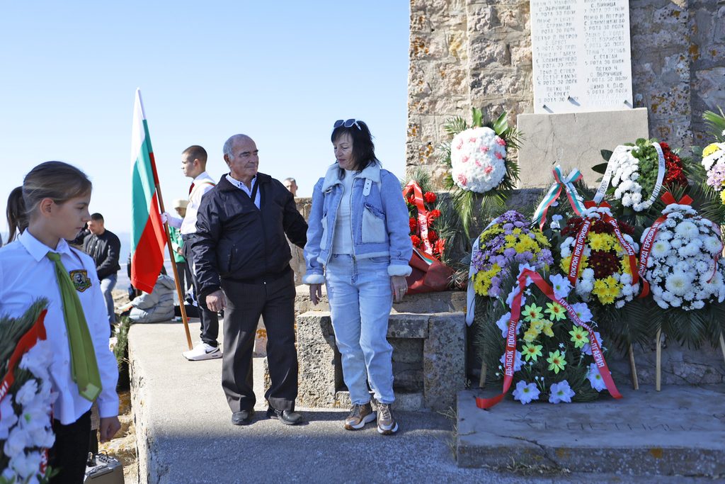 Bg novini blagodarstven moleben znamena poklon pred gero 39 2026 новините от българия с благодарствен молебен и поклонение пред паметта на героите свиленград чества своя празник – 5 октомври. Жители... С благодарствен молебен, знамена и поклон пред героите свиленград отбеляза своя празник 2026 българия новините balgarianovinite. Com 2026-10-05 13:11:58 bg novini с благодарствен молебен, знамена и поклон пред героите свиленград отбеляза своя празник 2026 информационна агенция за разследваща журналистика и разследващ репортаж бургас, българия