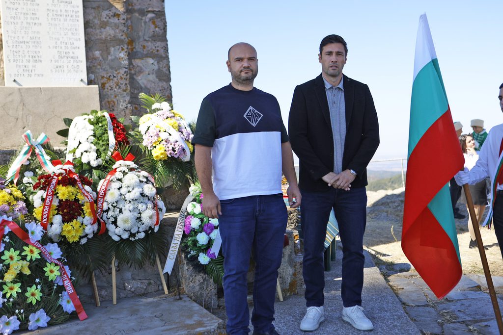 Bg novini blagodarstven moleben znamena poklon pred gero 45 2026 новините от българия с благодарствен молебен и поклонение пред паметта на героите свиленград чества своя празник – 5 октомври. Жители... С благодарствен молебен, знамена и поклон пред героите свиленград отбеляза своя празник 2026 българия новините balgarianovinite. Com 2026-10-05 13:11:58 bg novini с благодарствен молебен, знамена и поклон пред героите свиленград отбеляза своя празник 2026 информационна агенция за разследваща журналистика и разследващ репортаж бургас, българия