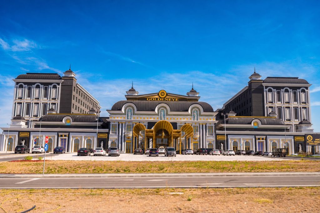 Близо 2 000 души посетиха Goldeneye Hotel & Resort за едно денонощие 2026