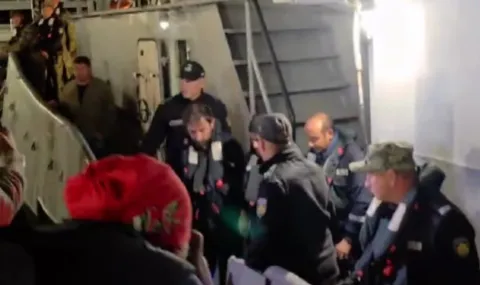 Четирима от спасените моряци от HS Dignity пристигнаха във Варна, петият се очаква по-късно 2026