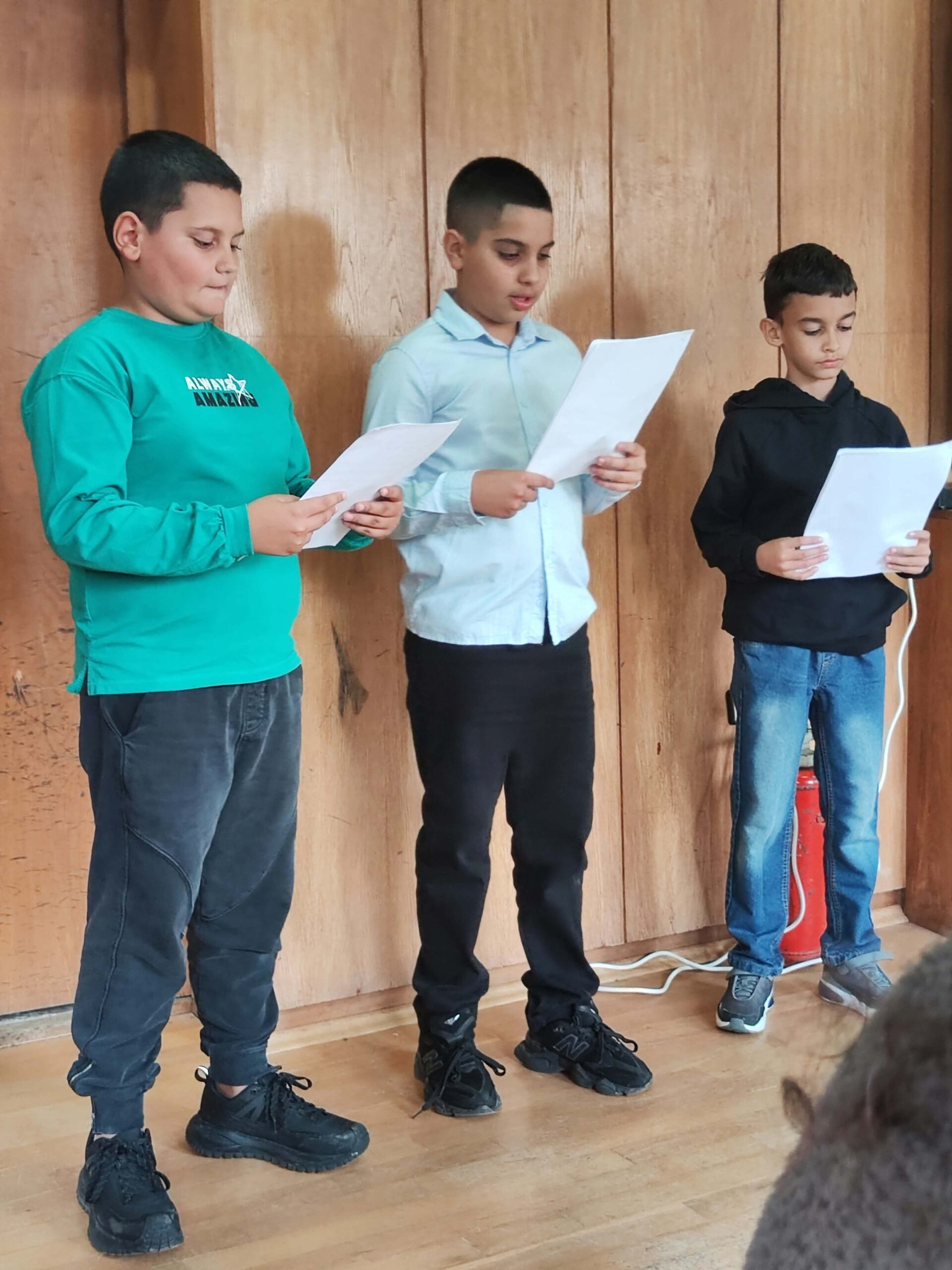 Деца от клуб detsa klub vazrozhdenska iskra retsital narodn 5 2026 новините от българия двадесет деца от клуб „възрожденска искра“ към народно читалище „съгласие – напредък 1870“ представиха днес рецитал... 20 деца от клуб „възрожденска искра“ с рецитал за народните будители в котел 2026 българия новините balgarianovinite. Com 2026-10-26 15:28:26 деца от клуб 20 деца от клуб „възрожденска искра“ с рецитал за народните будители в котел 2026 информационна агенция за разследваща журналистика и разследващ репортаж бургас, българия