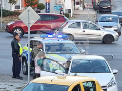 Автомобила се удариха dva avtomobila udariha natovareno krastovishte 1 2026 новините от българия пътнотранспортно произшествие между два автомобила е станало около 17:00 часа вчера на натоварено кръстовище на бул.... Два автомобила се удариха на натоварено кръстовище в сливен, три деца са пътували в едната кола 2026 българия новините balgarianovinite. Com 2026-10-21 06:23:07 автомобила се удариха два автомобила се удариха на натоварено кръстовище в сливен, три деца са пътували в едната кола 2026 информационна агенция за разследваща журналистика и разследващ репортаж бургас, българия