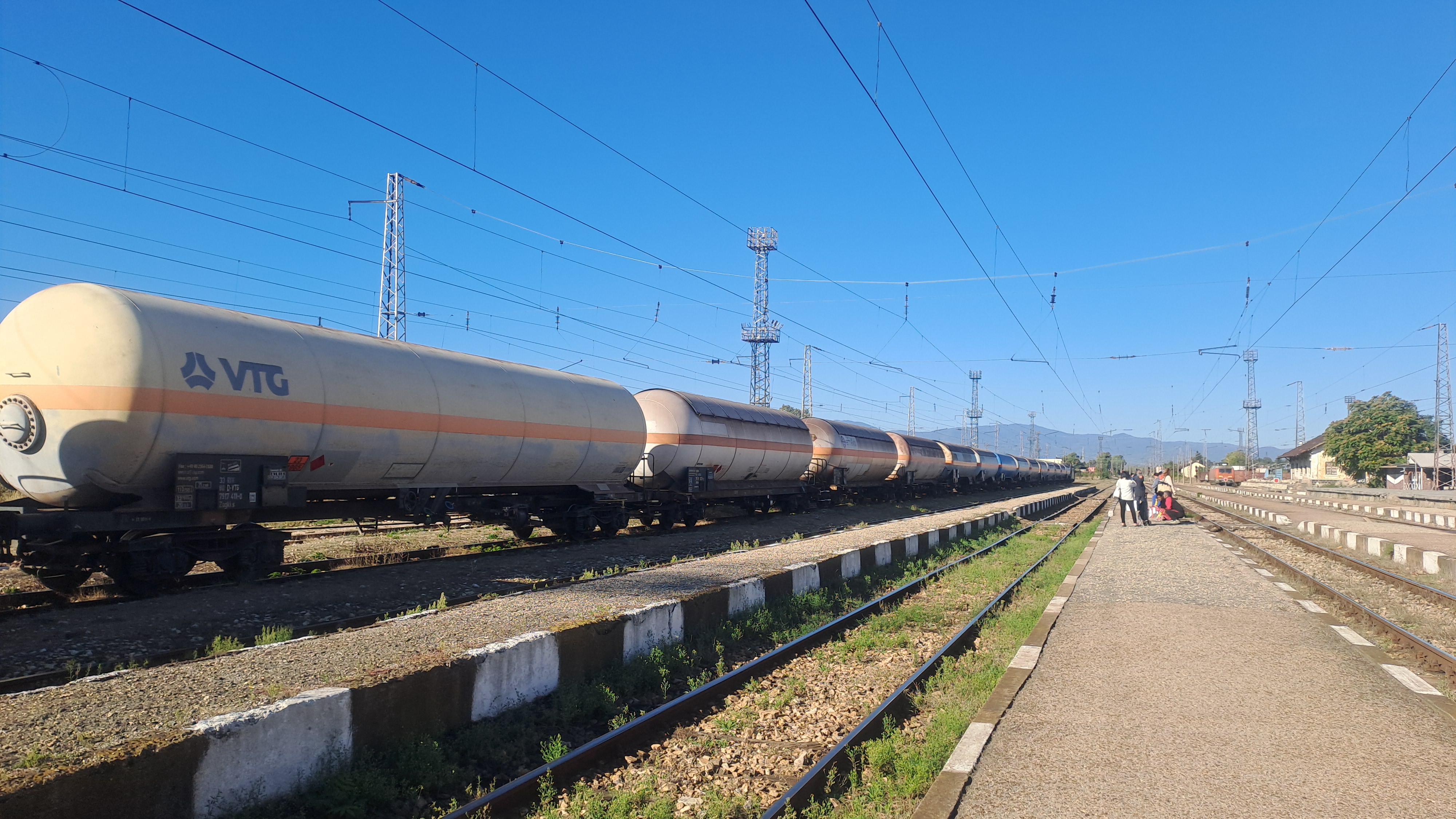 Газова авария блокира седем влака на жп гара карлово, движението е възстановено 2026 | авария блокира седем 2026 новините от българия - bulgarianovinite. Com Авария блокира седем gazova avariya blokira sedem vlaka zhp gara ka 10 2026 новините от българия изтичане на пропан-бутан от цистерна спря движението на седем влака – шест пътнически и един бърз, на жх гара... Газова авария блокира седем влака на жп гара карлово, движението е възстановено 2026 българия новините balgarianovinite. Com 2026-10-03 08:04:48 авария блокира седем газова авария блокира седем влака на жп гара карлово, движението е възстановено 2026 информационна агенция за разследваща журналистика и разследващ репортаж бургас, българия