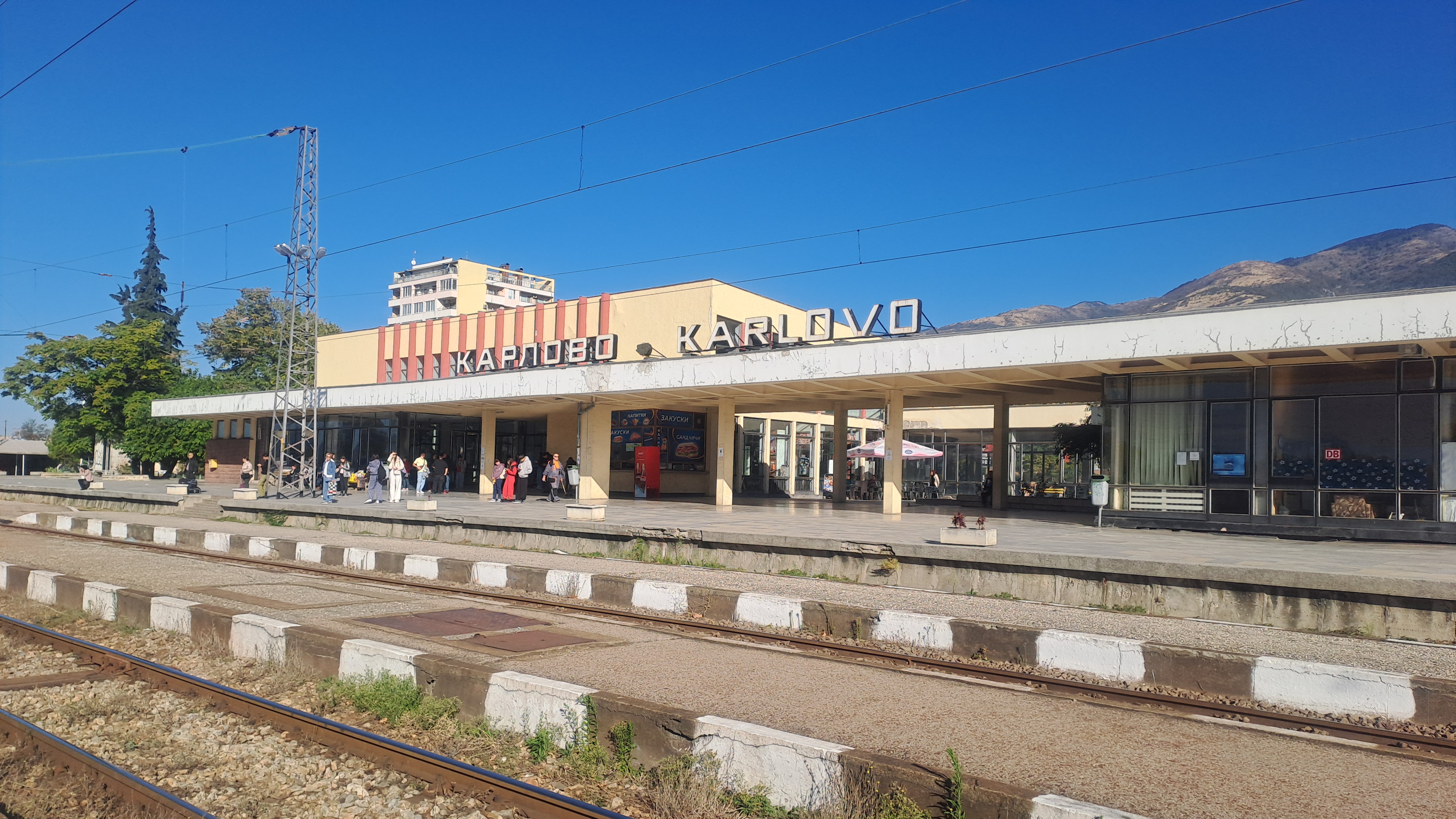 Газова авария блокира gazova avariya blokira sedem vlaka zhp gara ka 2 2026 новините от българия изтичане на пропан-бутан от цистерна спря движението на седем влака – шест пътнически и един бърз, на жх гара... Газова авария блокира седем влака на жп гара карлово, движението е възстановено 2026 българия новините balgarianovinite. Com 2026-10-03 08:10:48 газова авария блокира газова авария блокира седем влака на жп гара карлово, движението е възстановено 2026 информационна агенция за разследваща журналистика и разследващ репортаж бургас, българия