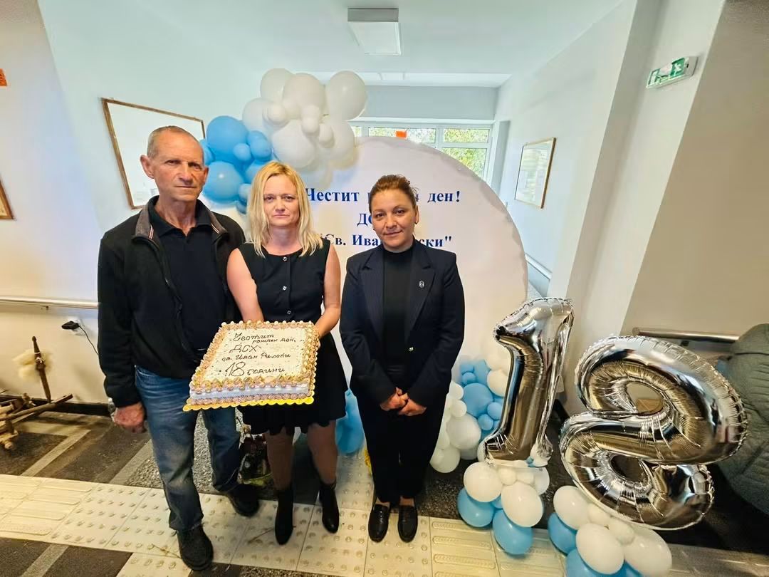 18 години грижа и човечност! Домът за стари хора в старосел празнува с обновена сграда 2026 | домът за стари 2026 новините от българия - bulgarianovinite. Com Домът за стари godini grizha chovechnost domat stari hora sta 1 2026 новините от българия домът за стари хора „св. Иван рилски“ в старосел отбеляза своя 18-и рожден ден с празник, изпълнен с песни, усмивки... 18 години грижа и човечност! Домът за стари хора в старосел празнува с обновена сграда 2026 българия новините balgarianovinite. Com 2026-10-19 17:10:20 домът за стари 18 години грижа и човечност! Домът за стари хора в старосел празнува с обновена сграда 2026 информационна агенция за разследваща журналистика и разследващ репортаж бургас, българия