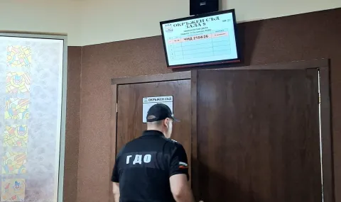 14-годишният обвиняем за убийството на майка си в пловдив остава в ареста 2026 | обвиняем за убийството 2026 новините от българия - bulgarianovinite. Com Обвиняем за убийството godishniyat obvinyaem ubiystvoto mayka plovdiv 2026 новините от българия апелативният съд остави в ареста 14-годишното момче, обвинено за убийството на майка си в пловдив. Решението е... 14-годишният обвиняем за убийството на майка си в пловдив остава в ареста 2026 българия новините balgarianovinite. Com 2026-10-20 10:15:40 обвиняем за убийството 14-годишният обвиняем за убийството на майка си в пловдив остава в ареста 2026 информационна агенция за разследваща журналистика и разследващ репортаж бургас, българия