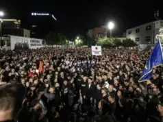 Хиляди протестираха в Косово срещу присъдите на бивши командири 2026 Хиляди протестираха в Косово срещу присъдите на бивши командири 2026
