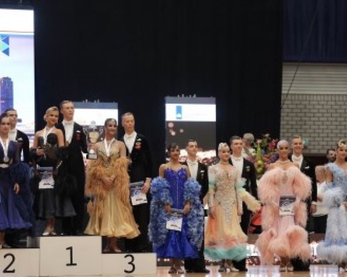 Исторически успех за Бургас! Артур Власенко и Ивелина Карчева с бронзови медали от Световното първенство по стандартни танци до 21 години 2026