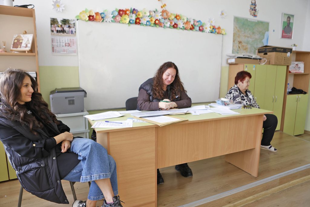 Активност в област izbiratelnata aktivnost oblast haskovo kam cha 3 2026 новините от българия 5,84% е избирателната активност в област хасково към 11:00 часа. От общо 225 051 избиратели, имащи право на... 5,84% е избирателната активност в област хасково към 11:00 часа 2026 българия новините balgarianovinite. Com 2026-10-25 12:00:49 активност в област 5,84% е избирателната активност в област хасково към 11:00 часа 2026 информационна агенция за разследваща журналистика и разследващ репортаж бургас, българия