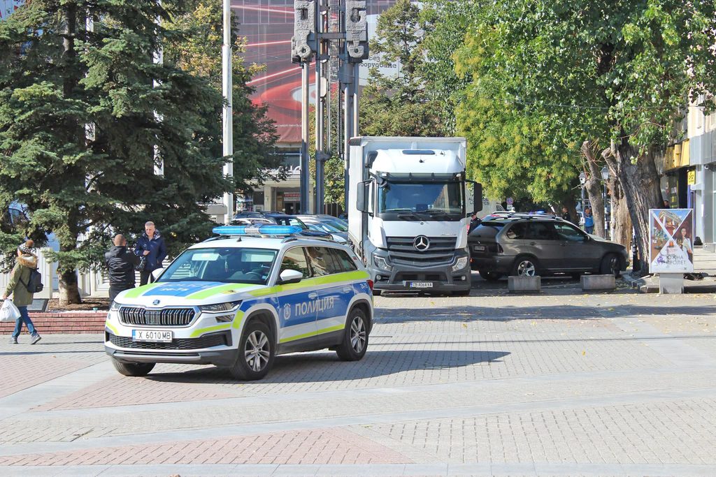 Администрация хасково izbornite knizha 249 300 hartieni byuletini pr 1 2026 новините от българия изборните книжа и 249 300 хартиени бюлетини за предстоящите на 25. 10. 2026 г. Избори за президент и вицепрезидент... Изборните книжа и 249 300 хартиени бюлетини за предстоящите избори за президент и вицепрезидент пристигнаха днес в областна администрация – хасково 2026 българия новините balgarianovinite. Com 2026-10-19 14:10:17 администрация хасково изборните книжа и 249 300 хартиени бюлетини за предстоящите избори за президент и вицепрезидент пристигнаха днес в областна администрация – хасково 2026 информационна агенция за разследваща журналистика и разследващ репортаж бургас, българия