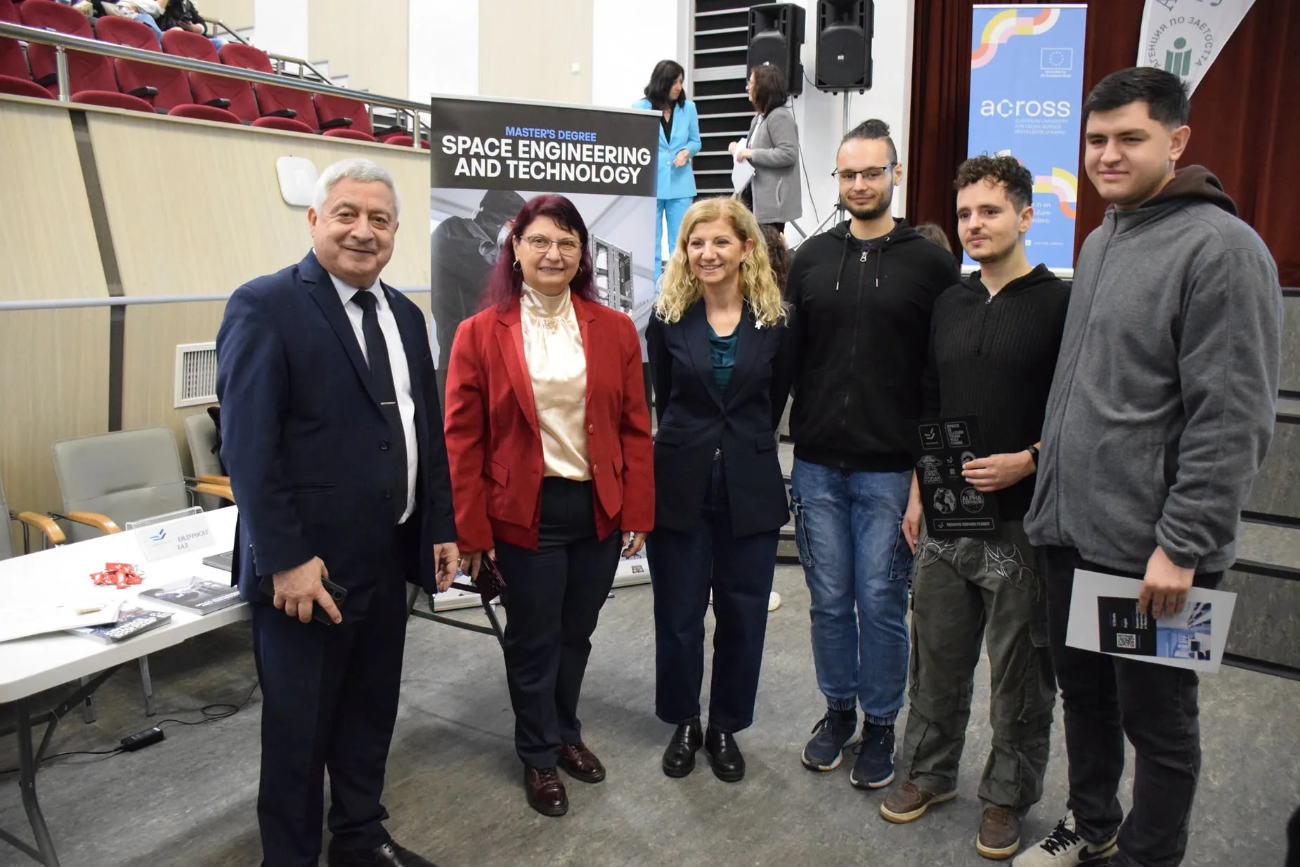 Младежката трудова борса kanev tsentar provede tretoto izdanie mladezhk 2 2026 новините от българия днес, 20 октомври 2026 г. , в канев център на русенския университет се проведе третото издание на младежката трудова... В канев център се проведе третото издание на младежката трудова борса „кариерни хоризонти“ + видео 2026 българия новините balgarianovinite. Com 2026-10-20 08:37:00 младежката трудова борса в канев център се проведе третото издание на младежката трудова борса „кариерни хоризонти“ + видео 2026 информационна агенция за разследваща журналистика и разследващ репортаж бургас, българия