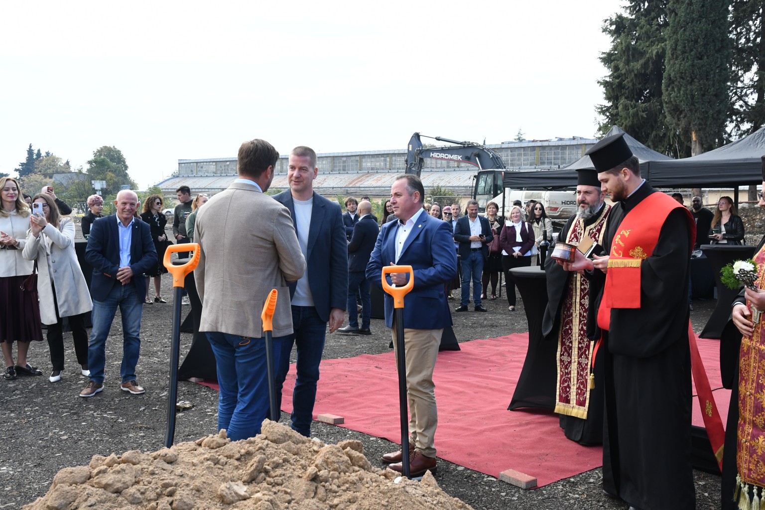Xopark stara kmetat zhivko todorov prisastva parvata kopka 2 2026 новините от българия новият търговски парк ще отвори врати през есента на 2027 г. С 26 търговски обекта, 560 паркоместа и модерни... Кметът живко тодоров присъства на първата копка на xopark stara zagora и пожела успех на инвестицията 2026 българия новините balgarianovinite. Com 2026-10-22 12:41:25 xopark stara кметът живко тодоров присъства на първата копка на xopark stara zagora и пожела успех на инвестицията 2026 информационна агенция за разследваща журналистика и разследващ репортаж бургас, българия