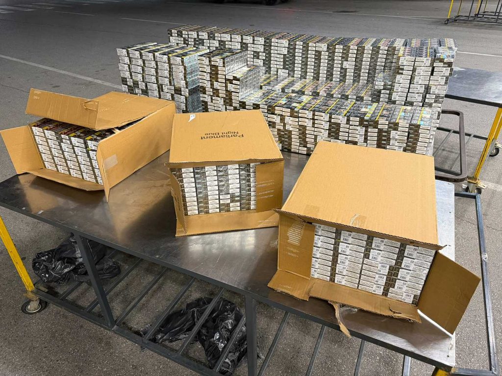 Контрабанда на Капитан Андреево: Хванаха близо 130 000 къса цигари в камион с плодове 2026