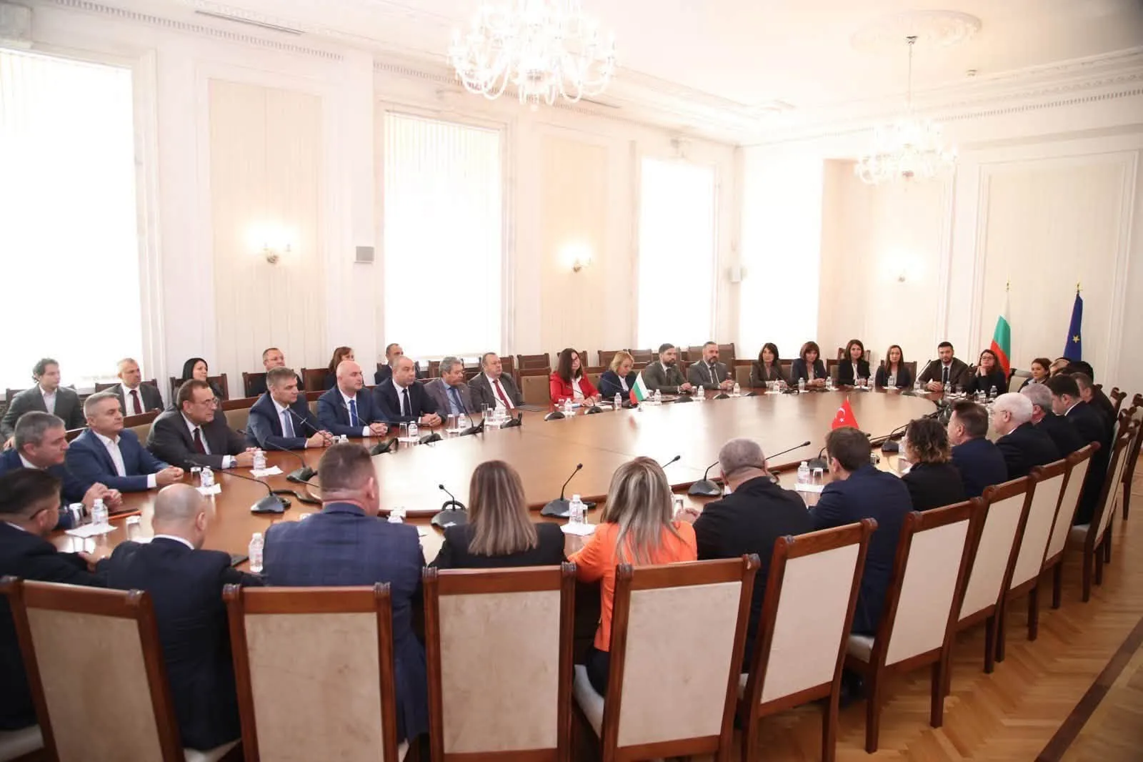 Народният представител от ПП „Прогресивна България“ в 19 МИР – Русе Емил Денков участва в среща с посланика на Турция у нас Мехмет Саит Уянък 2026