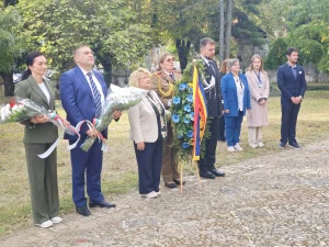 Румънският посланик и дипломати почетоха воините в плевен, гривица, пордим
