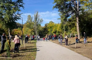 117 нови фиданки обогатиха зеленината в парк „кайлъка“ в плевен