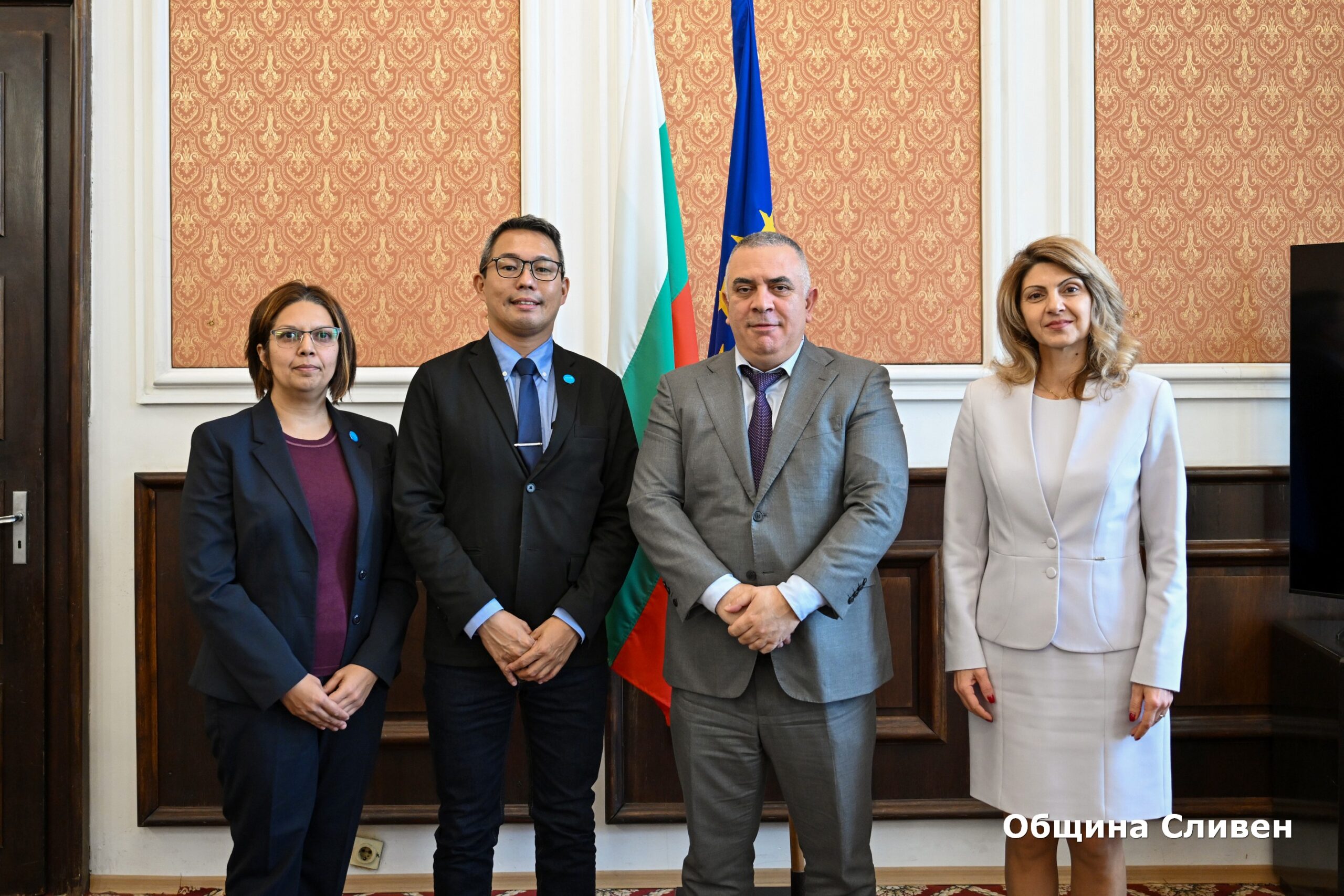 България посети община noviyat predstavitel unitsef balgariya poseti 45 2026 новините от българия новият представител на уницеф за българия мио немото беше гост в община сливен. Кметът стефан радев го приветства с... Новият представител на уницеф за българия посети община сливен 2026 българия новините balgarianovinite. Com 2026-10-02 11:05:53 българия посети община новият представител на уницеф за българия посети община сливен 2026 информационна агенция за разследваща журналистика и разследващ репортаж бургас, българия