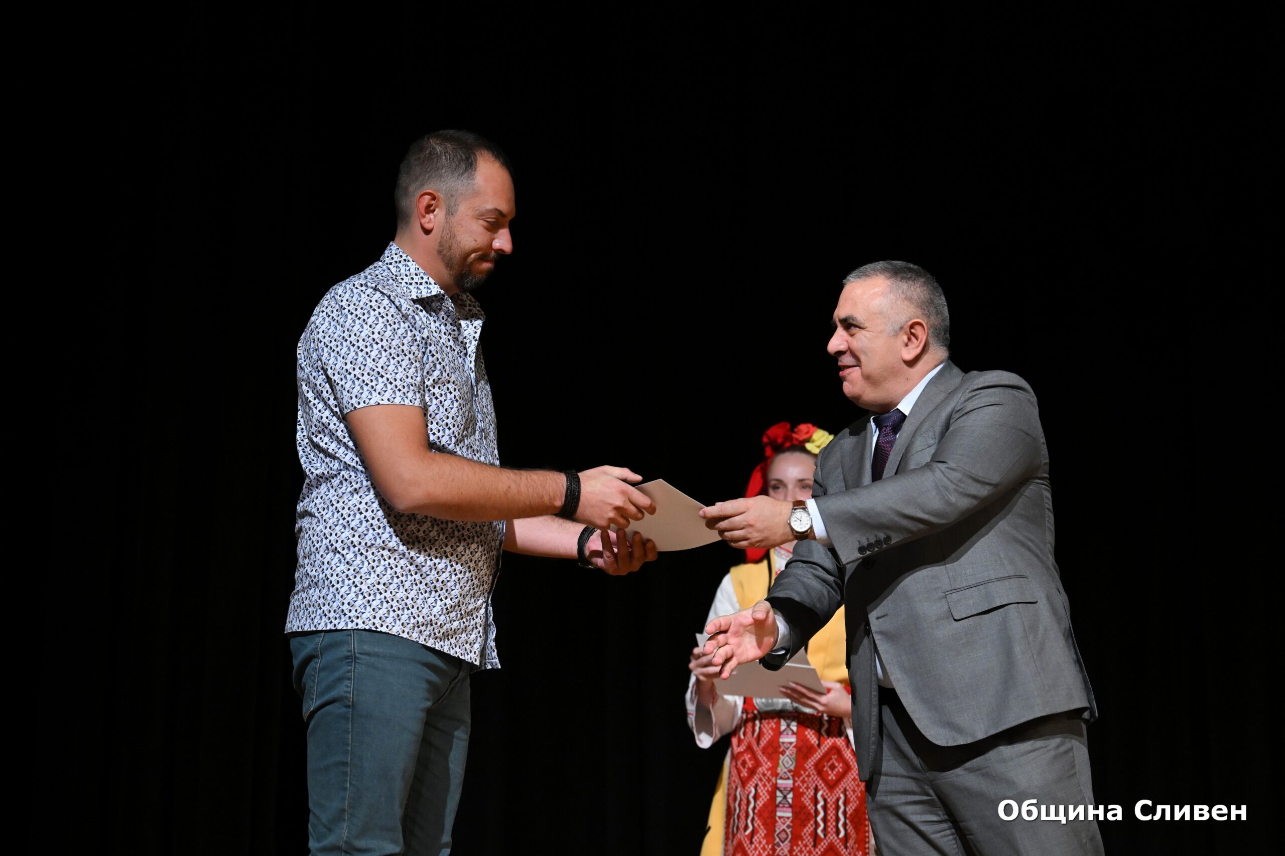 Директор на годината obshtina sliven otlichi pedagozi nagradite uch 11 2026 новините от българия община сливен отдаде почит на хората, които всеки ден изграждат бъдещето на децата – учителите и директорите. За... Община сливен отличи педагози с наградите за учител и директор на годината 2026 българия новините balgarianovinite. Com 2026-10-07 09:25:20 директор на годината община сливен отличи педагози с наградите за учител и директор на годината 2026 информационна агенция за разследваща журналистика и разследващ репортаж бургас, българия