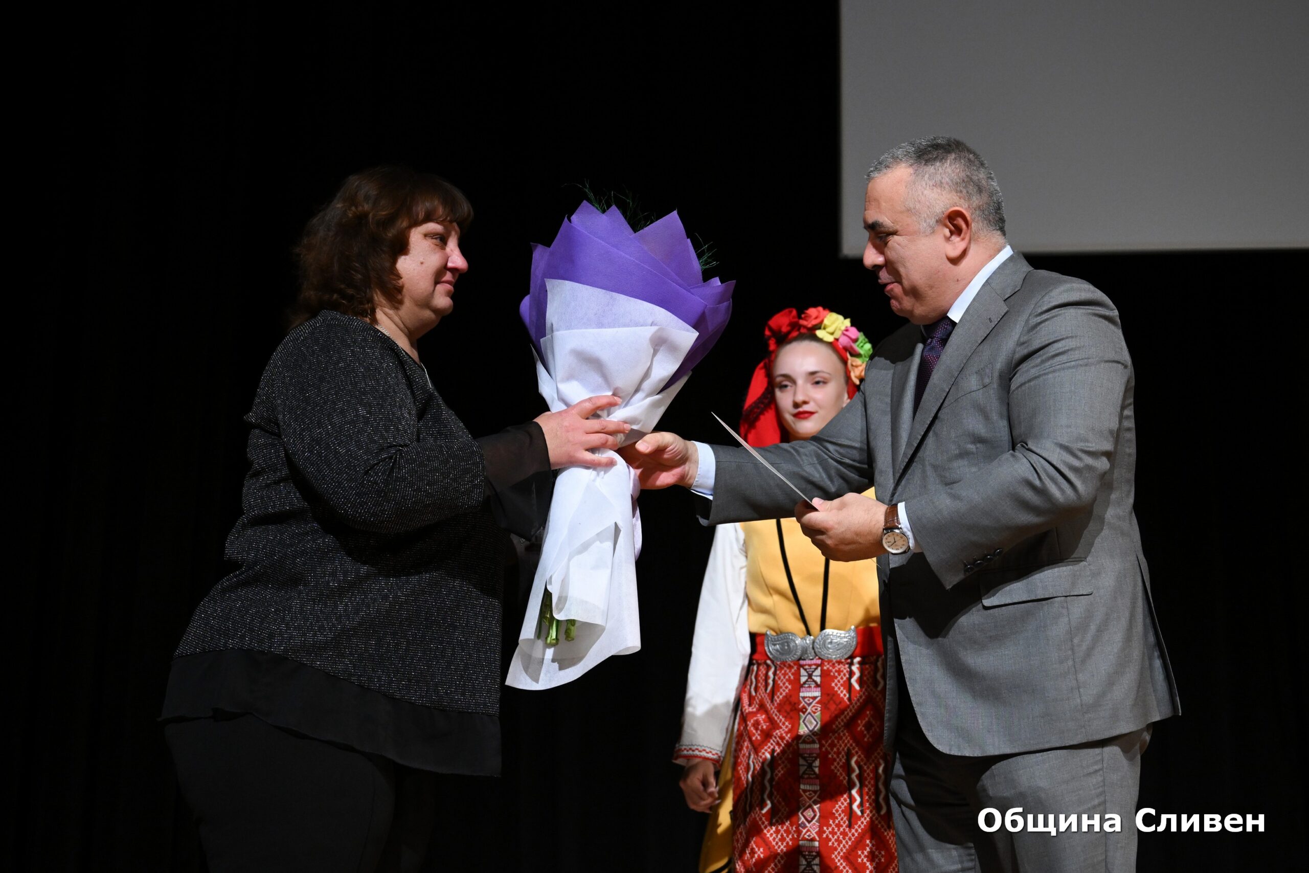 Директор на годината obshtina sliven otlichi pedagozi nagradite uch 29 2026 новините от българия община сливен отдаде почит на хората, които всеки ден изграждат бъдещето на децата – учителите и директорите. За... Община сливен отличи педагози с наградите за учител и директор на годината 2026 българия новините balgarianovinite. Com 2026-10-07 09:25:20 директор на годината община сливен отличи педагози с наградите за учител и директор на годината 2026 информационна агенция за разследваща журналистика и разследващ репортаж бургас, българия