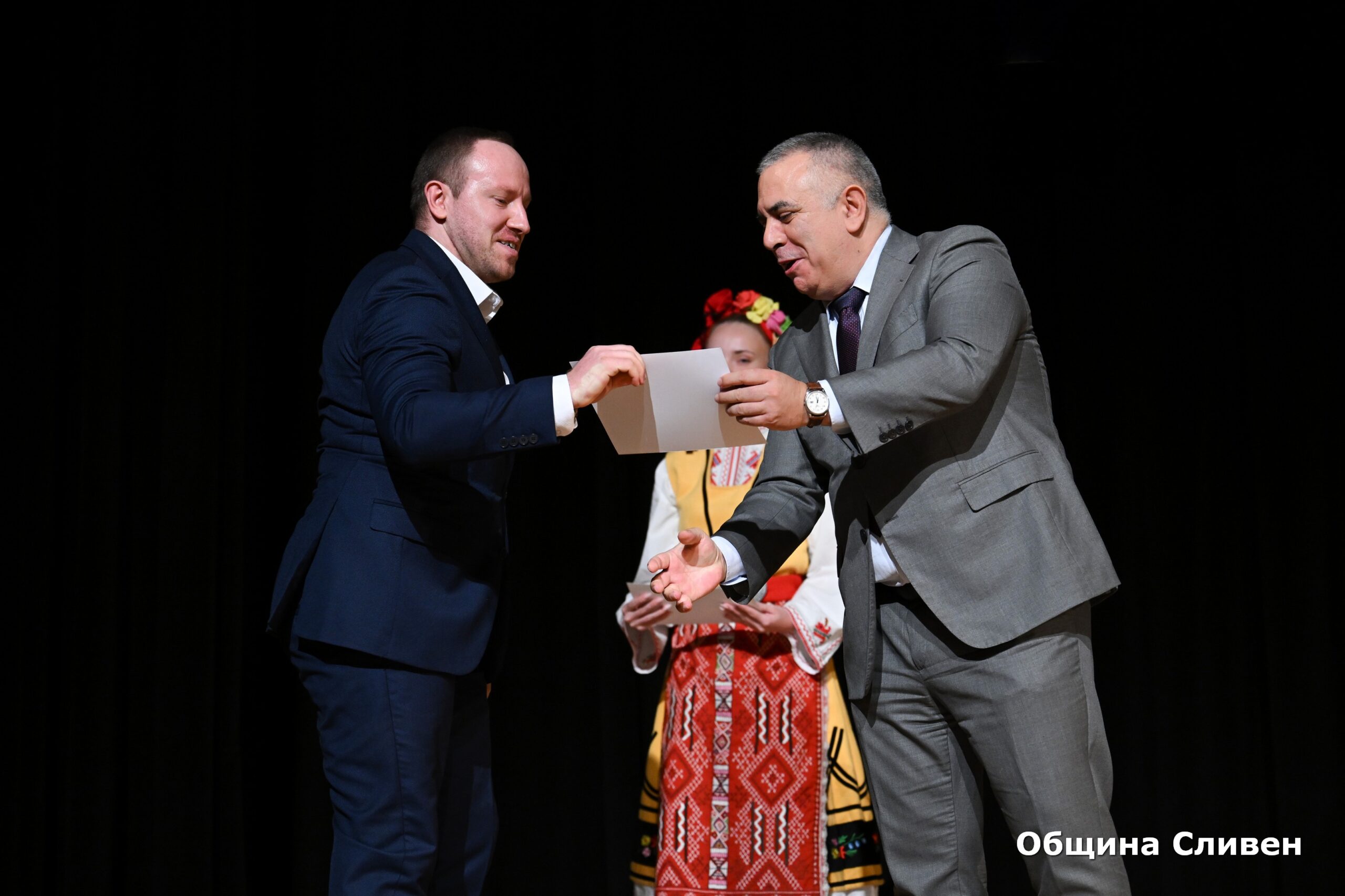 Директор на годината obshtina sliven otlichi pedagozi nagradite uch 6 2026 новините от българия община сливен отдаде почит на хората, които всеки ден изграждат бъдещето на децата – учителите и директорите. За... Община сливен отличи педагози с наградите за учител и директор на годината 2026 българия новините balgarianovinite. Com 2026-10-07 09:25:20 директор на годината община сливен отличи педагози с наградите за учител и директор на годината 2026 информационна агенция за разследваща журналистика и разследващ репортаж бургас, българия