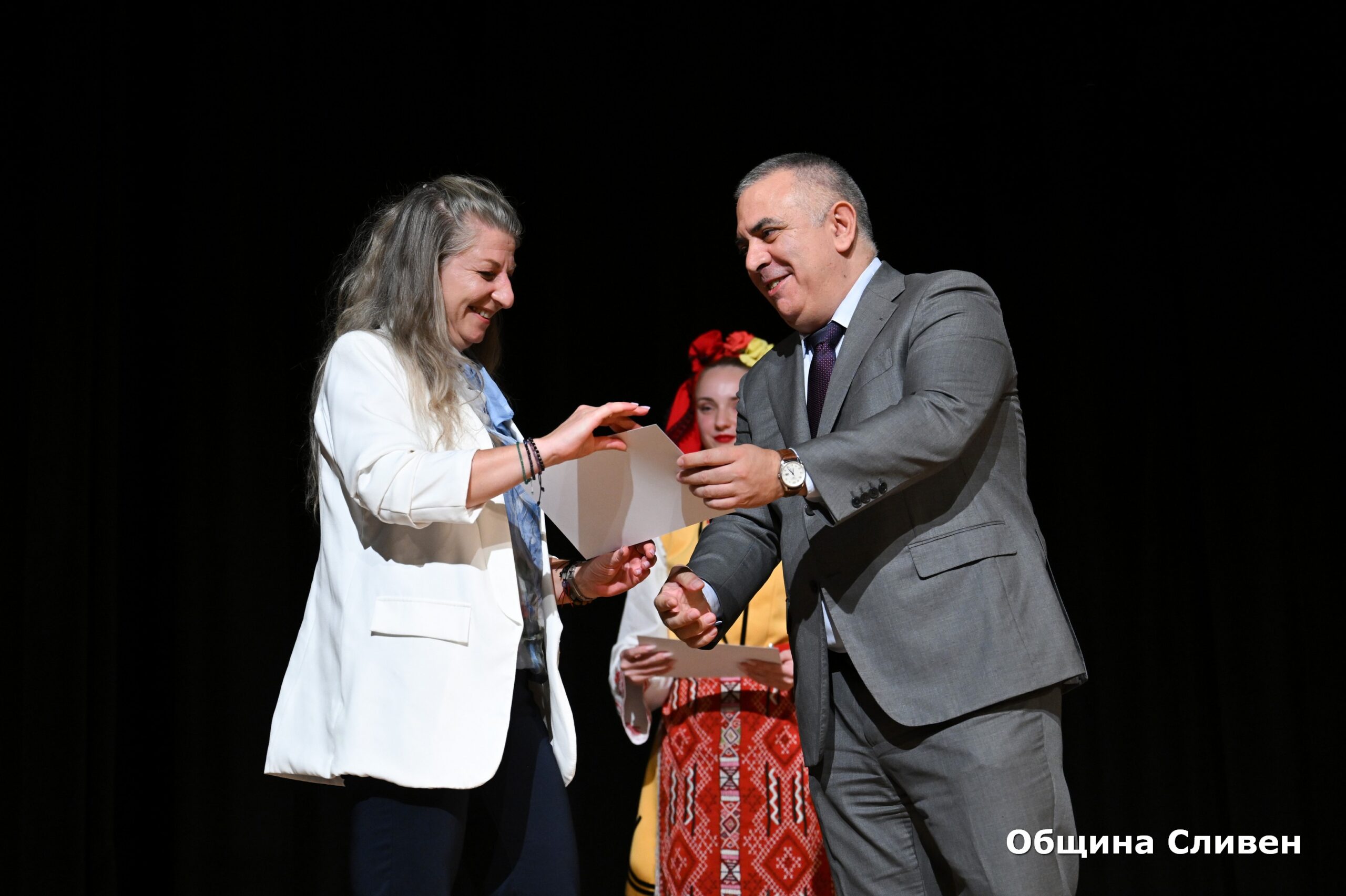 Директор на годината obshtina sliven otlichi pedagozi nagradite uch 9 2026 новините от българия община сливен отдаде почит на хората, които всеки ден изграждат бъдещето на децата – учителите и директорите. За... Община сливен отличи педагози с наградите за учител и директор на годината 2026 българия новините balgarianovinite. Com 2026-10-07 09:25:20 директор на годината община сливен отличи педагози с наградите за учител и директор на годината 2026 информационна агенция за разследваща журналистика и разследващ репортаж бургас, българия