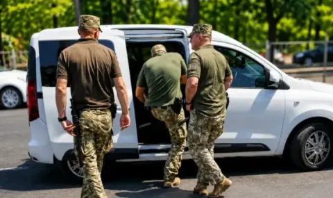 В одеса: издирван за мобилизация мъж намушка в шията военен и опита да го прегази 2026 | опит да прегази 2026 новините от българия - bulgarianovinite. Com Опит да прегази odesa izdirvan mobilizatsiya mazh namushka shi 2026 новините от българия мъж е ранил военнослужещ от териториалния център за комплектуване и социална подкрепа в одеса и след това е направил... В одеса: издирван за мобилизация мъж намушка в шията военен и опита да го прегази 2026 българия новините balgarianovinite. Com 2026-10-21 01:24:59 опит да прегази в одеса: издирван за мобилизация мъж намушка в шията военен и опита да го прегази 2026 информационна агенция за разследваща журналистика и разследващ репортаж бургас, българия