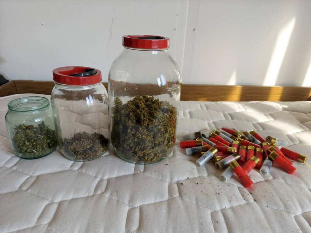 Марихуана и патрони otkriha marihuana patroni doma nemski grazhdan 1 2026 новините от българия около 1 кг. Суха зелена тревна маса / марихуана/и разкриването на различни по вид други криминални престъпления са... Откриха 1 кг. Марихуана и патрони в дома на немски гражданин в бродилово /снимки/ 2026 българия новините balgarianovinite. Com 2026-10-21 16:23:00 марихуана и патрони откриха 1 кг. Марихуана и патрони в дома на немски гражданин в бродилово /снимки/ 2026 информационна агенция за разследваща журналистика и разследващ репортаж бургас, българия