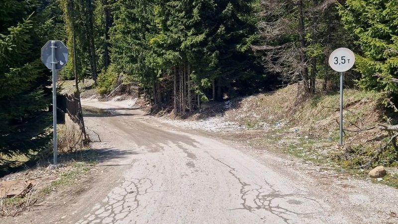 Пътят към пампорово гълта стотици хиляди евро, хотелиери предупреждават за провален сезон! 2026 | стотици хиляди евро 2026 новините от българия - bulgarianovinite. Com Стотици хиляди евро patyat kam pamporovo galta stotitsi hilyadi ev 2026 новините от българия михаела
илиева /24smolian. Com /регион
проблемът
с аварийния път между смолян и пампорово продължава да поставя под... Пътят към пампорово гълта стотици хиляди евро, хотелиери предупреждават за провален сезон! 2026 българия новините balgarianovinite. Com 2026-10-21 07:24:14 стотици хиляди евро пътят към пампорово гълта стотици хиляди евро, хотелиери предупреждават за провален сезон! 2026 информационна агенция за разследваща журналистика и разследващ репортаж бургас, българия