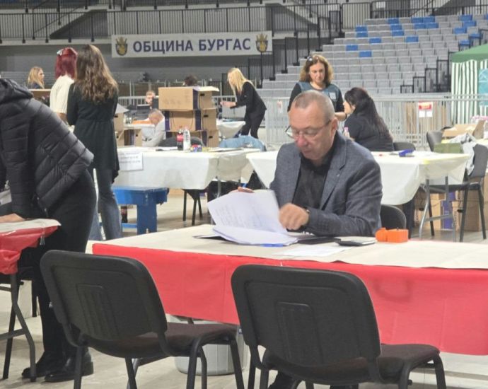 Председателят на РИК-Бургас Георги Михов: Слабичка активност, обработката на един перфектен протокол е 3 минути 2026