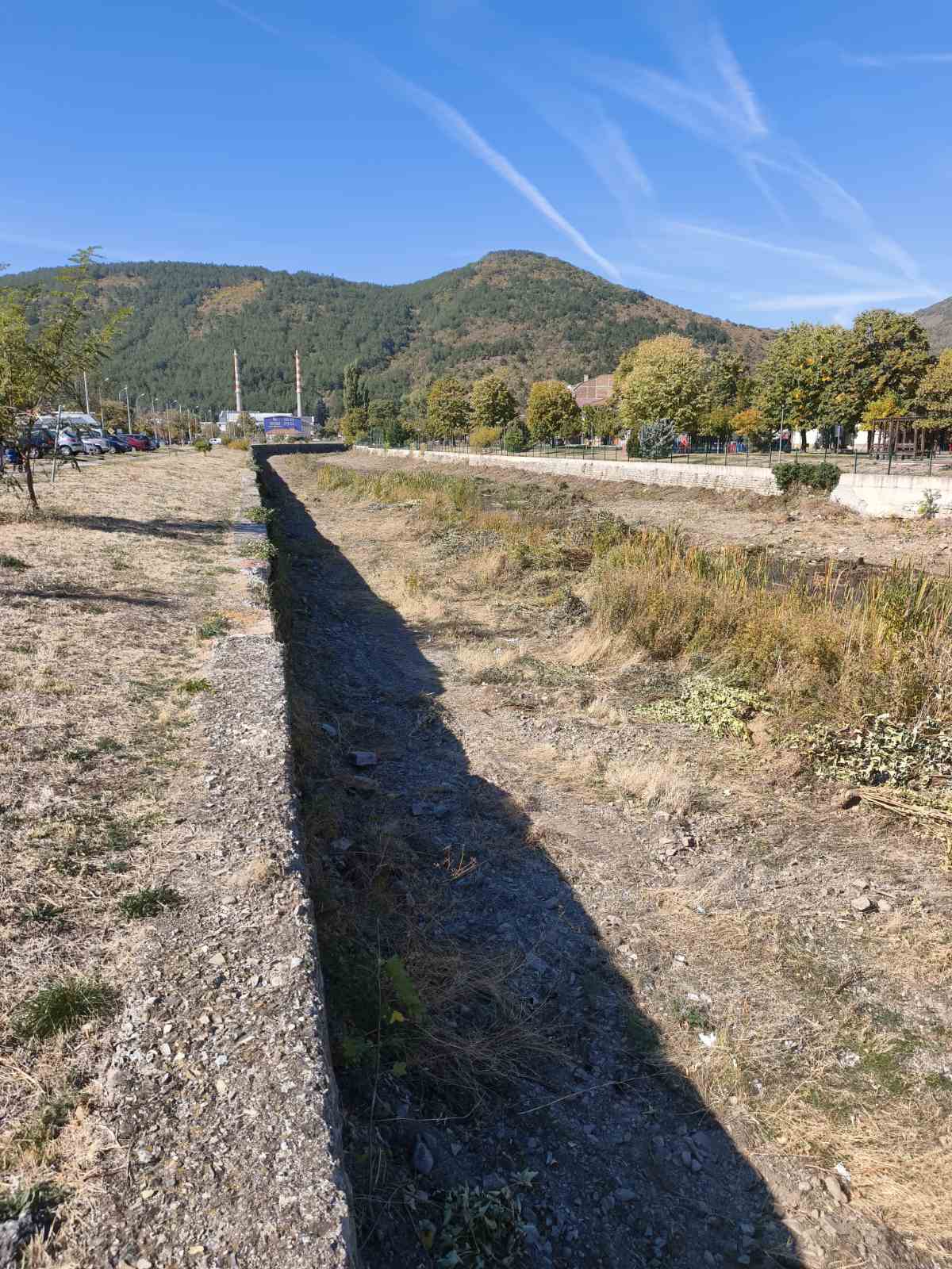 ПРИКЛЮЧИ ПОЧИСТВАНЕТО НА УЧАСТЪК ОТ РЕКА „АСЕНОВСКА“ В СЛИВЕН 2026