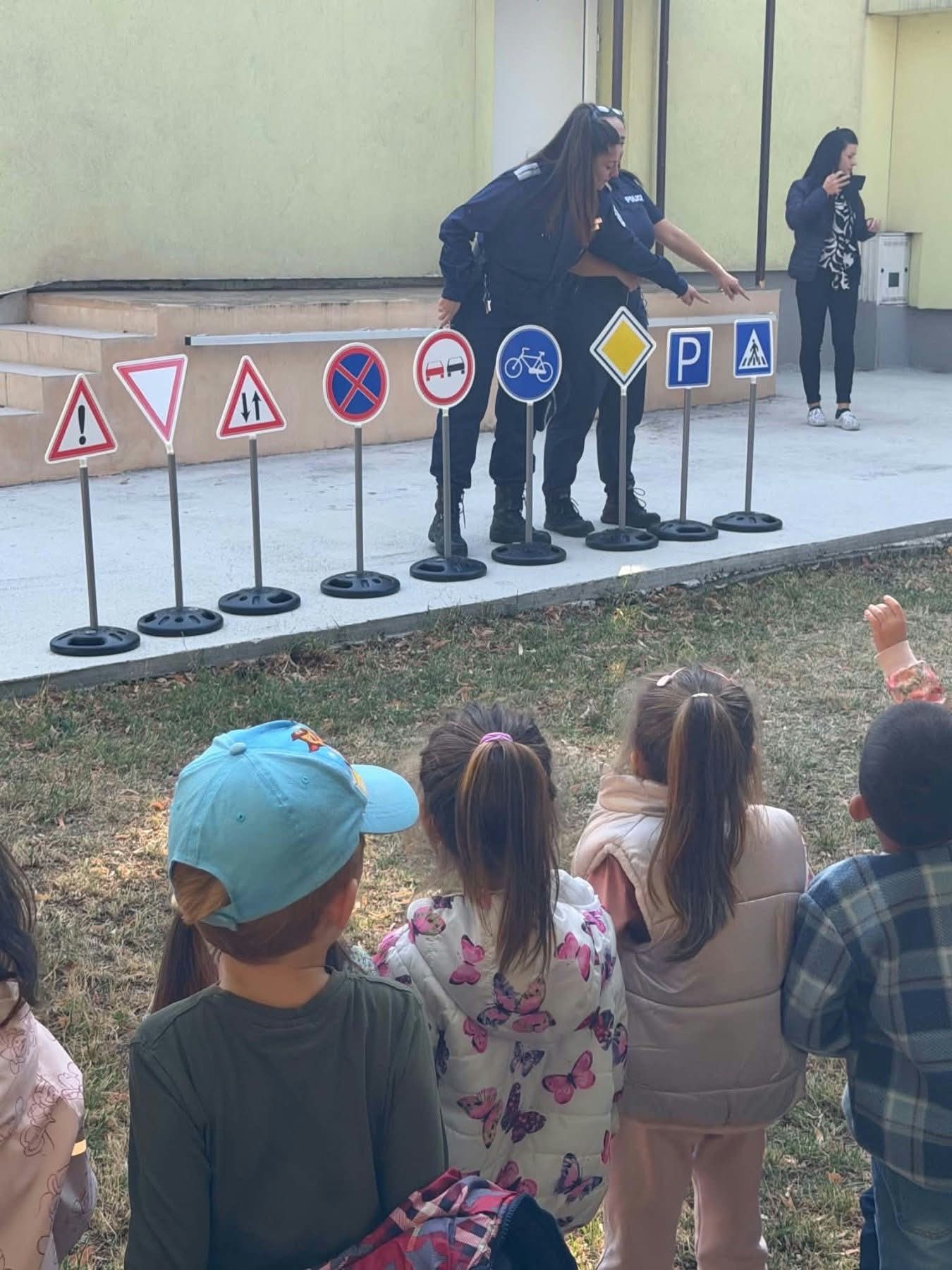 Управление на полицията rayonno upravlenie politsiyata sliven aktivna 2 2026 новините от българия децата от детска градина „божур” в град сливен получиха грамоти за активност и знания от служители в териториална... Районно управление на полицията в сливен с активна кампания за пътна безопасност 2026 българия новините balgarianovinite. Com 2026-10-12 12:18:10 управление на полицията районно управление на полицията в сливен с активна кампания за пътна безопасност 2026 информационна агенция за разследваща журналистика и разследващ репортаж бургас, българия
