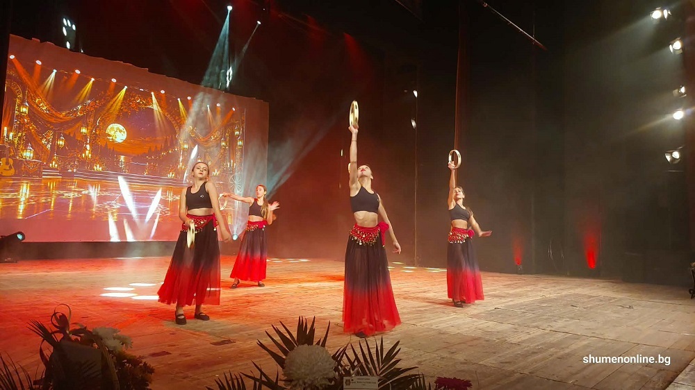 Ритъмът на фолклора ritamat folklora izyashtestvoto baleta zavlady 3 2026 новините от българия среща между традицията и съвременното изкуство, между нежността и енергията, между детския порив и майсторството на... Ритъмът на фолклора и изяществото на балета завладяха шумен 2026 българия новините balgarianovinite. Com 2026-10-19 19:49:11 ритъмът на фолклора ритъмът на фолклора и изяществото на балета завладяха шумен 2026 информационна агенция за разследваща журналистика и разследващ репортаж бургас, българия