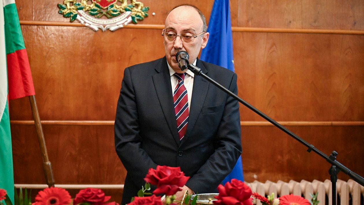 Румен Радев изпрати поздравителен адрес за празника на Твърдица, двама заслужили жители станаха почетни граждани 2026