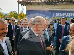 Съхранението на енергия sahranenieto energiya klyuchat kam badeshteto 5 2026 новините от българия премиерът румен радев, министърът на иновациите и дигиталната трансформация иван василев, министърът на енергетиката... Съхранението на енергия е ключът към бъдещето и условие за икономически растеж, каза премиерът румен радев при откриването на батериен парк край твърдица 2026 българия новините balgarianovinite. Com 2026-10-20 14:10:31 съхранението на енергия съхранението на енергия е ключът към бъдещето и условие за икономически растеж, каза премиерът румен радев при откриването на батериен парк край твърдица 2026 информационна агенция за разследваща журналистика и разследващ репортаж бургас, българия